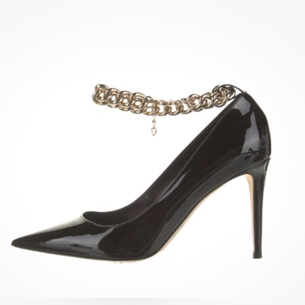 Tamara Mellon Patent Leather Chain-Link Accents Pumps size 40 1/2.   W-9.5